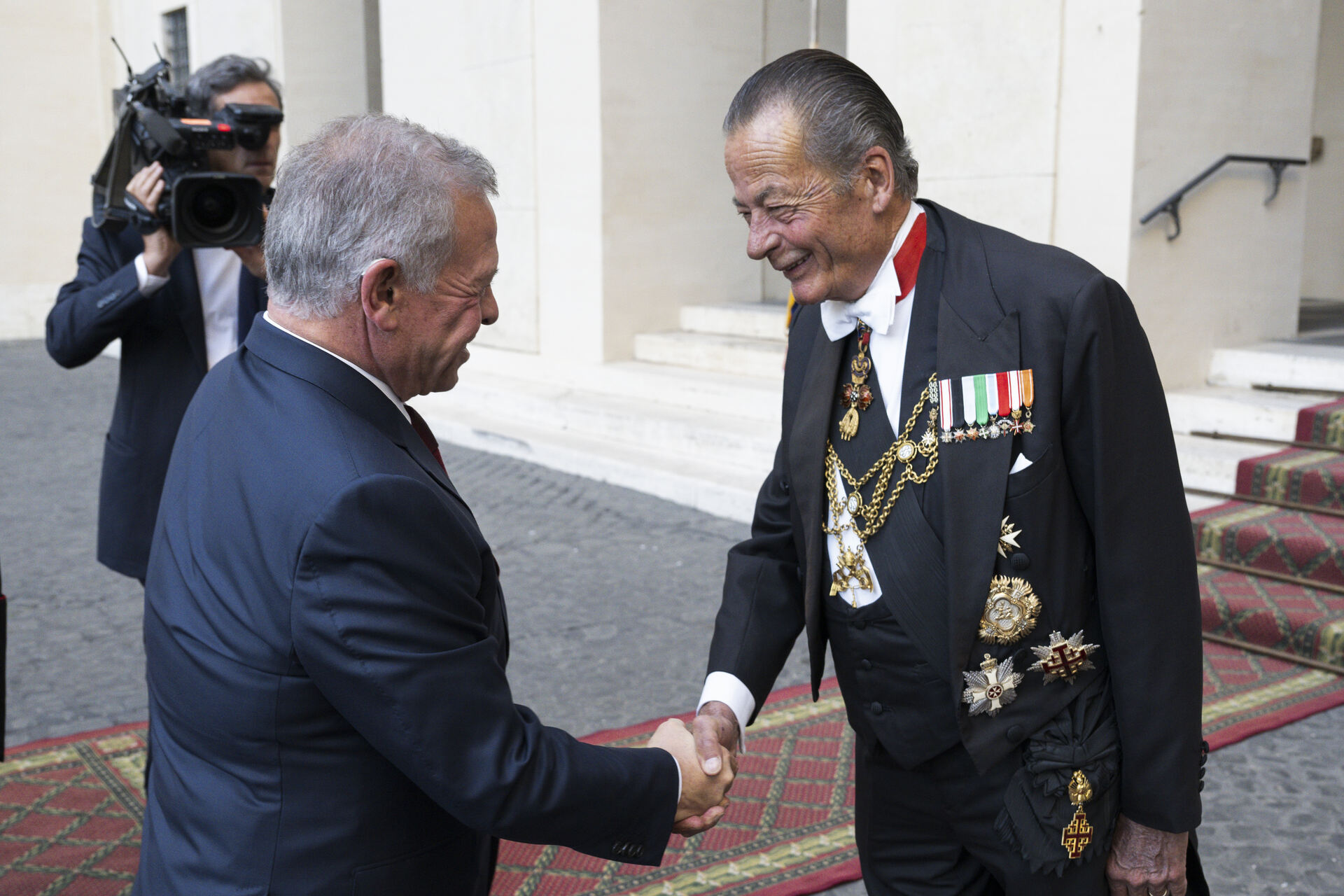 Holy Father receives the King and Queen of Jordan